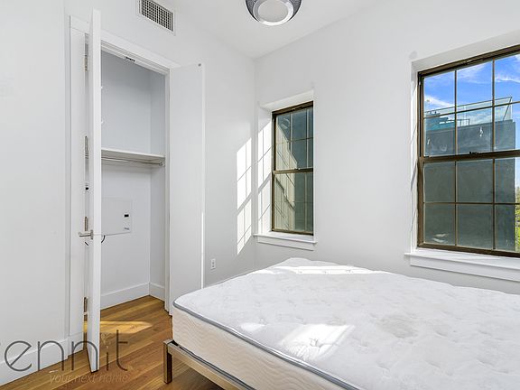 4th image of 146 Wyckoff Ave