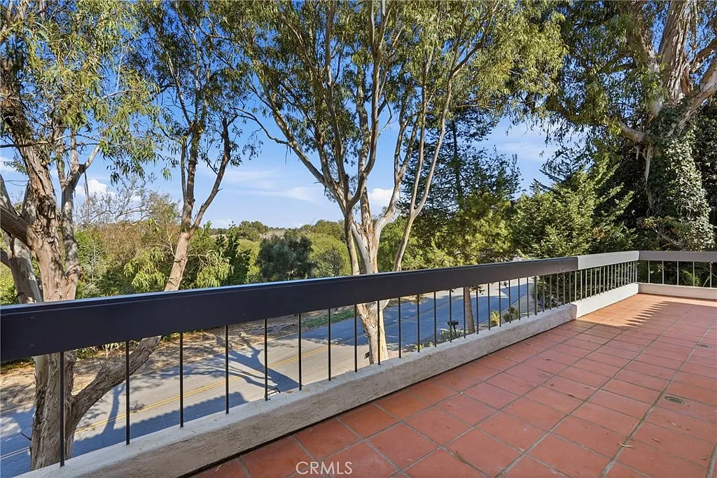 4 bed, 2682 sqft, $11,000 — Photo 4