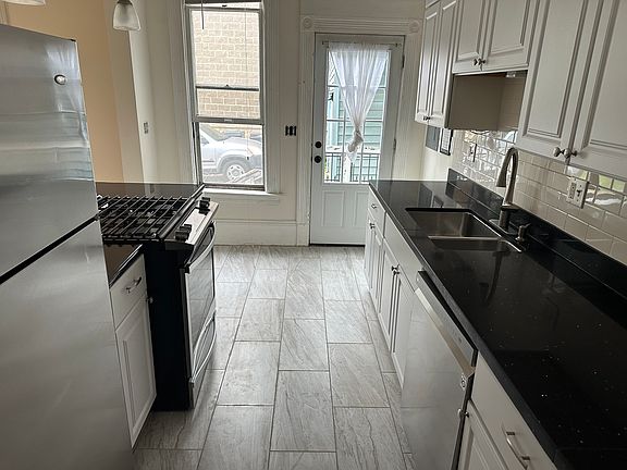 4th image of 2801 Pleasant Ave #1