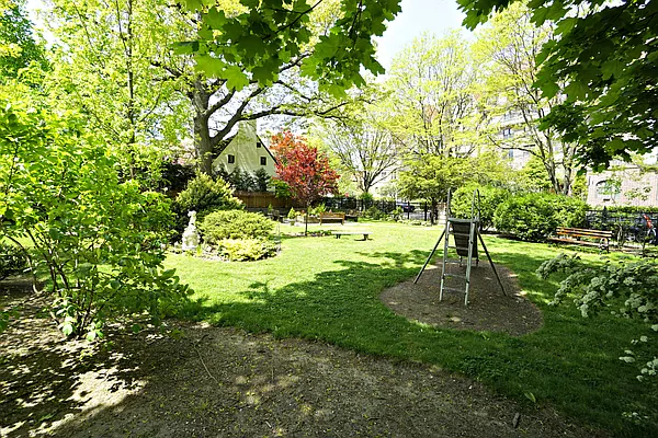 Sold by Anna Pinto Realty | media 31