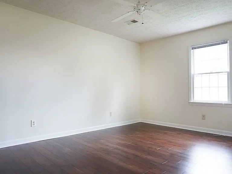 318 Foxhall Ct — Photo 29