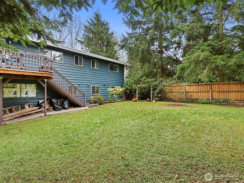 3rd image of 16445 Ambaum Boulevard S