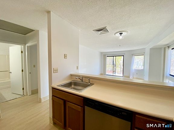 4th image of 1204 Whitney Ave APT 208