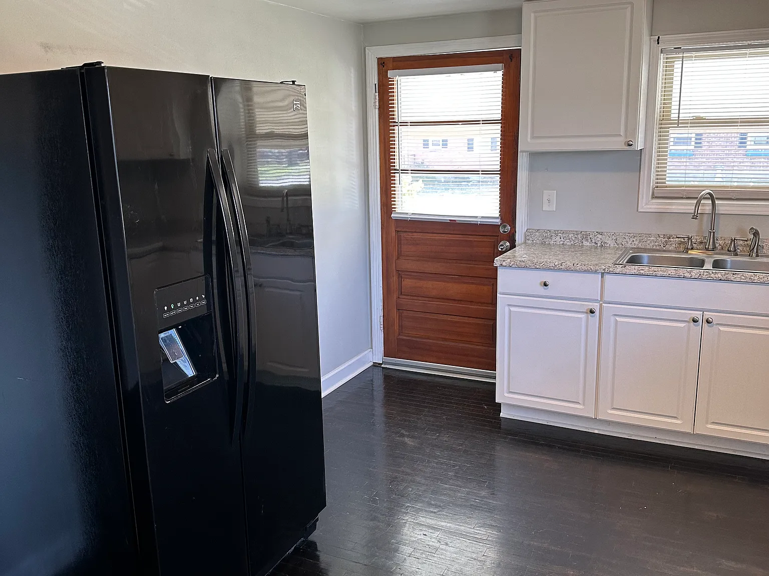 2 bed, 800 sqft, $1,275 — Photo 3