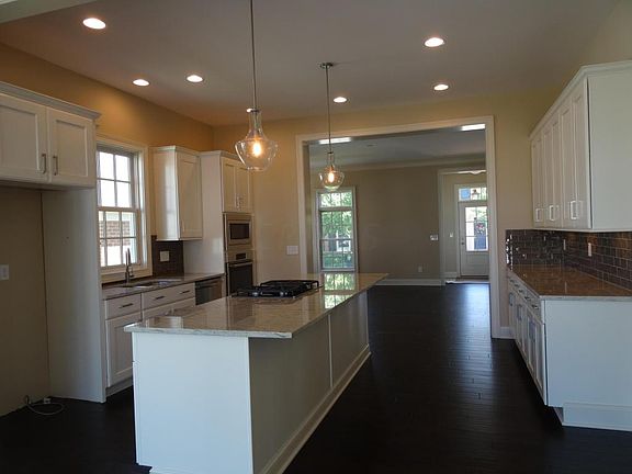 4th image of 165 Keswick Dr
