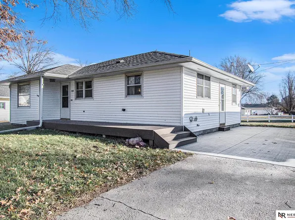 230 9th St, Adams, NE 68301