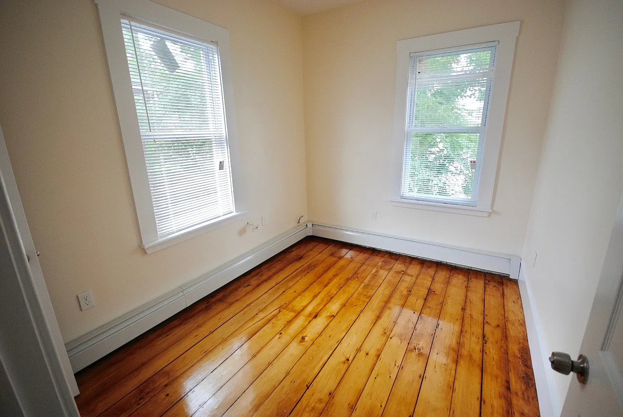 4 bed, 1300 sqft, $3,700 — Photo 3