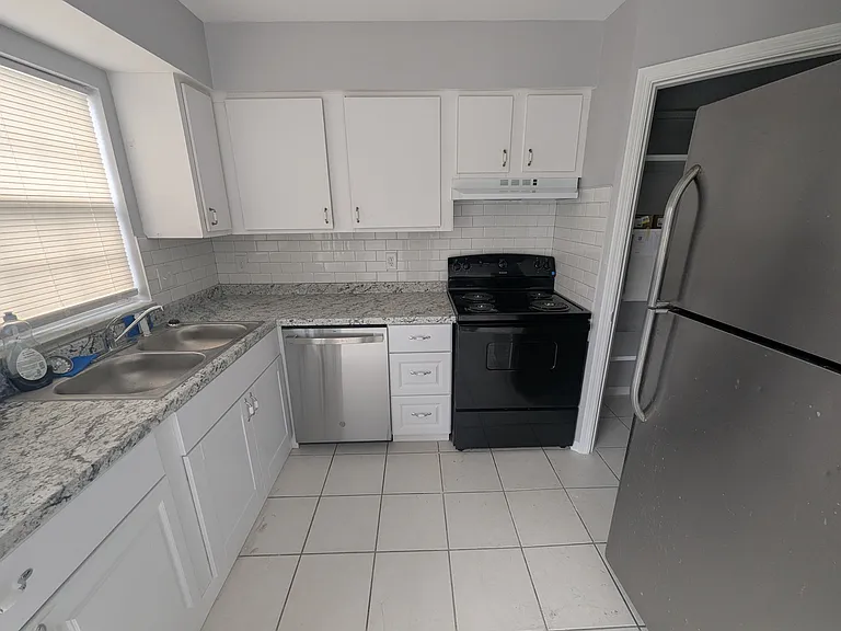 1920 E Edgewood Dr E — Photo 5