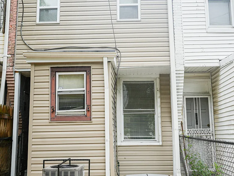 Homestead St — Photo 26
