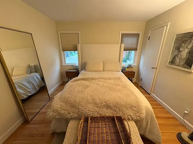 2051 Ludington Ave — Photo 10