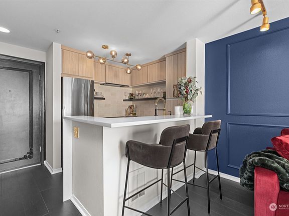 4th image of 323 Queen Anne Ave N #410