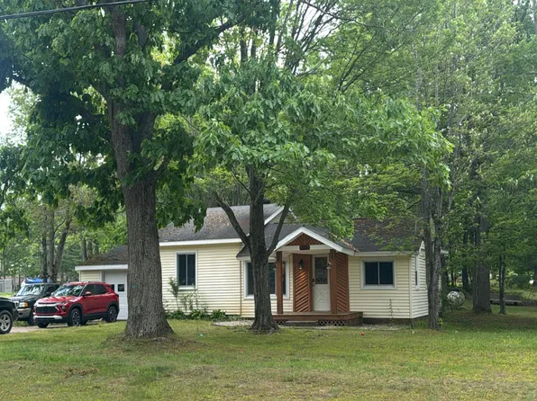 1811 Bluewater Ave, Gaylord, MI 49735
