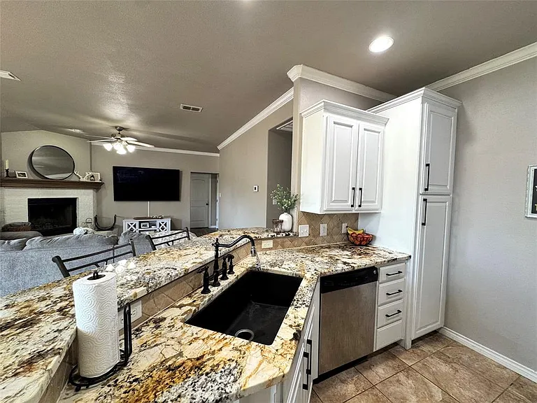 374 Miss Ellie Ln — Photo 4