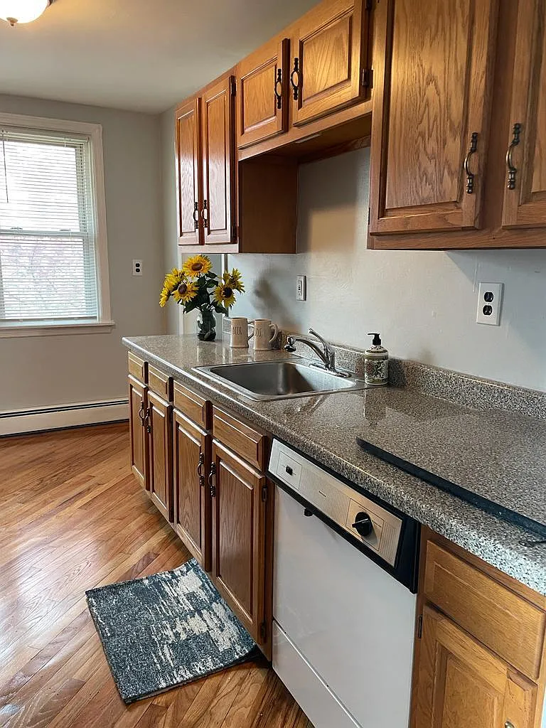 2 bed, 800 sqft, $1,350 — Photo 1