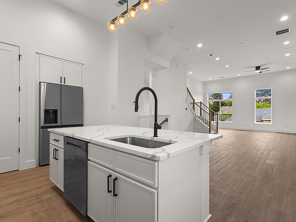 5th image of 2203 Hondo Ave #202