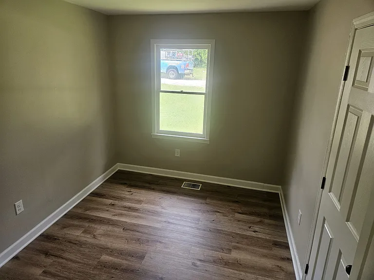 604 Floyd St — Photo 9
