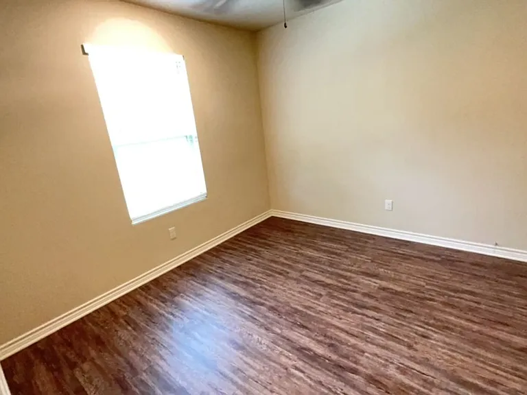 606 Rockdale St #202 — Photo 4