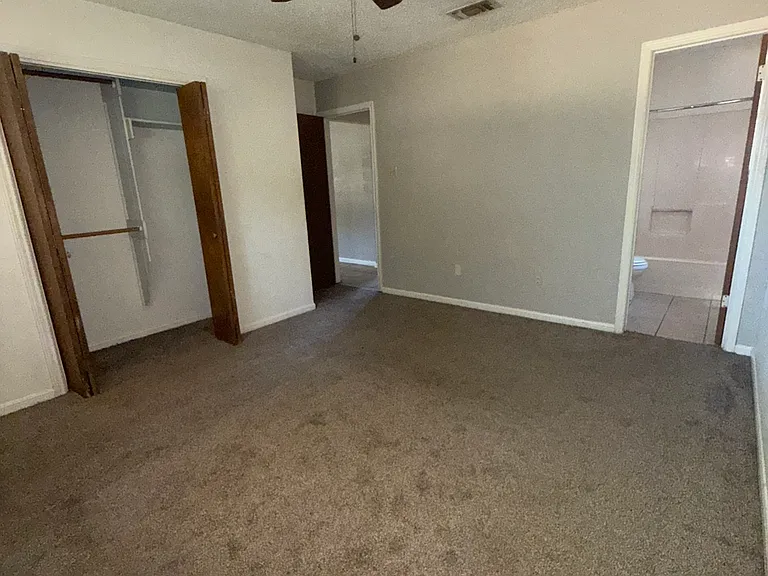 933 Edwards St — Photo 16