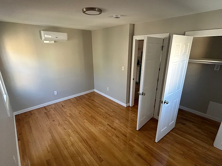 1 Kingsland Ave #3 — Photo 4