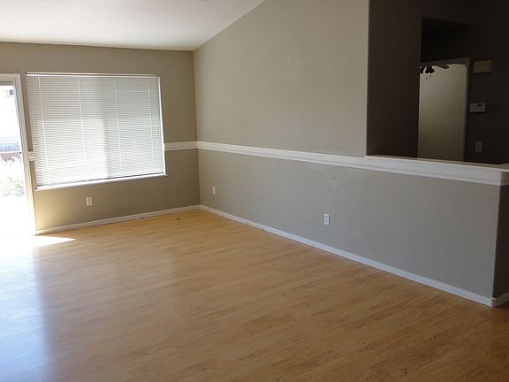 3rd image of 3017 Robincrest Ct