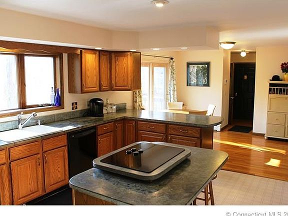 Eat-In Kitchen with Breakfa...