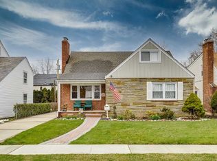 57 Wisteria Ave, Mineola, NY 11501