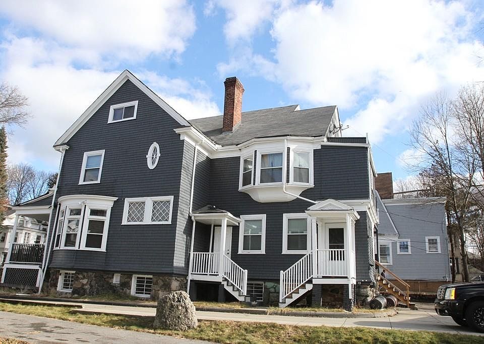 2nd image of 153 Ruthven St