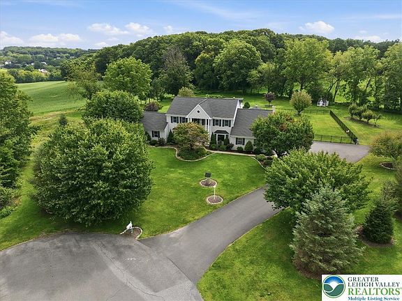 2nd image of 2101 Schroettner Cir