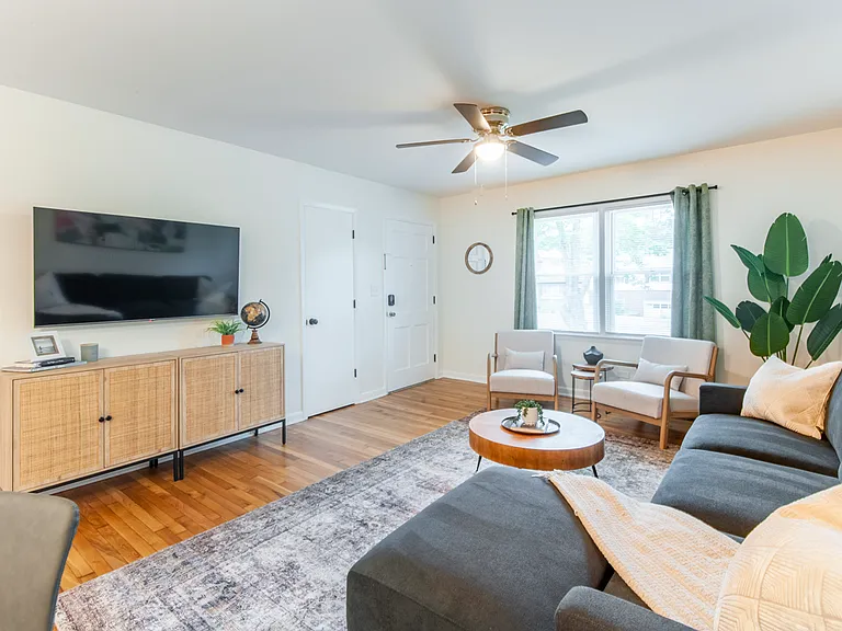 2218 Wayne Ave #B — Photo 8