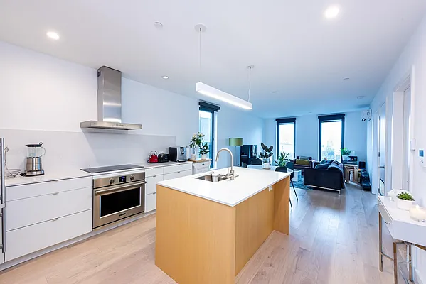 Rented by WIRE International Realty | media 10