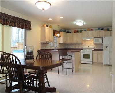 4th image of 2191 Oakwood St