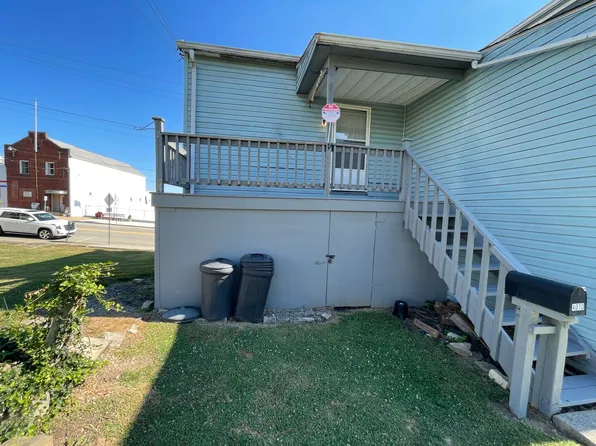 401D W Main St, Mount Pleasant, PA 15666