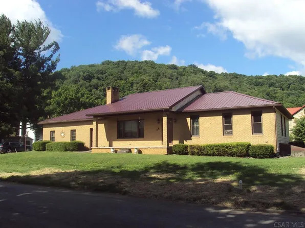 55 Main St, Hooversville, PA 15936