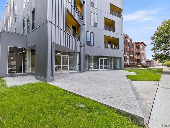 2nd image of 655 W Willis St #304