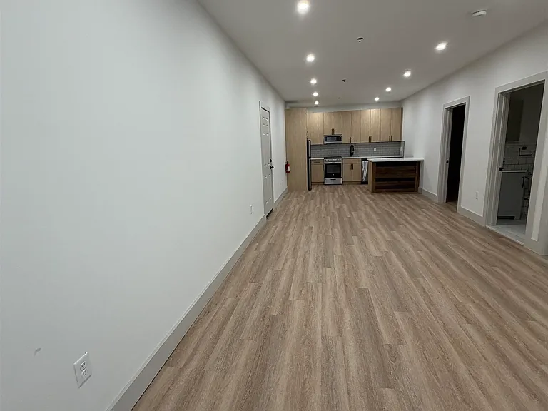 114 Main St #101 — Photo 3