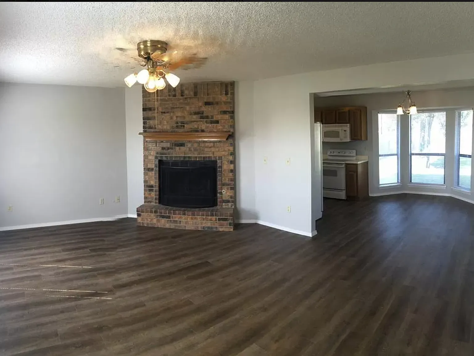 3 bed, 2.5 bath, 1285 sqft, $1,800 — Photo 2