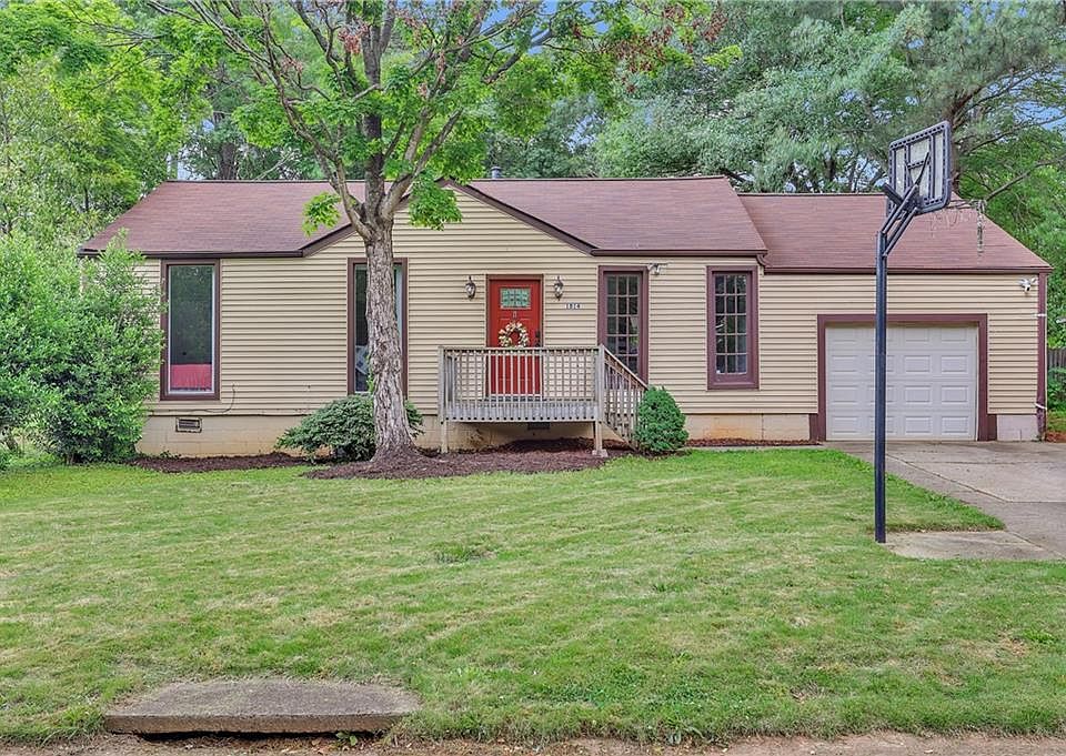 1st image of 1814 Clearwater Dr SE