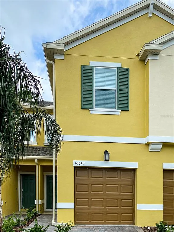 3 bed, 2.5 bath, 1300 sqft, $2,100 — Photo 2
