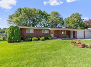 1516 Rainbow Dr, Belle Plaine, IA