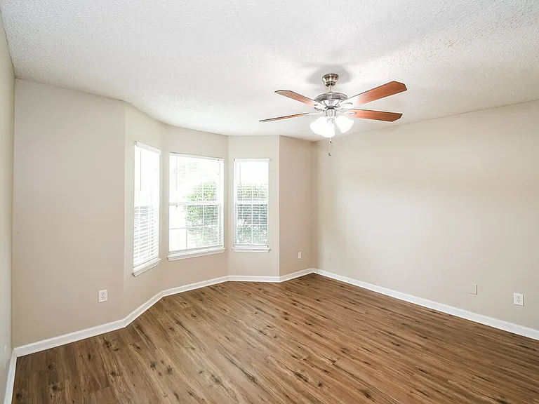 2041 Hunters Trace Cir — Photo 9