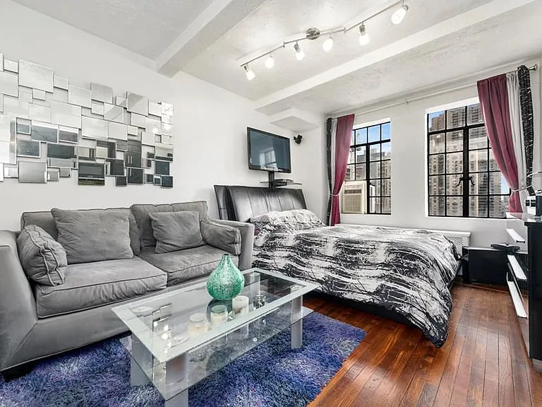 320 E 42nd St #1816 — Photo 1