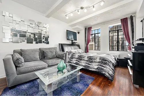 320 E 42nd St Photo 1 320 E 42nd St Photo 1