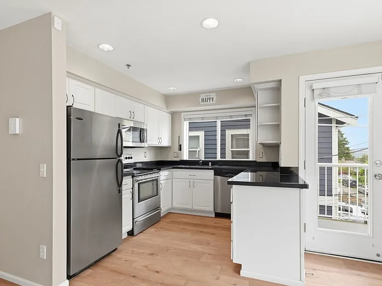 2116 California Ave SW #201 — Photo 2