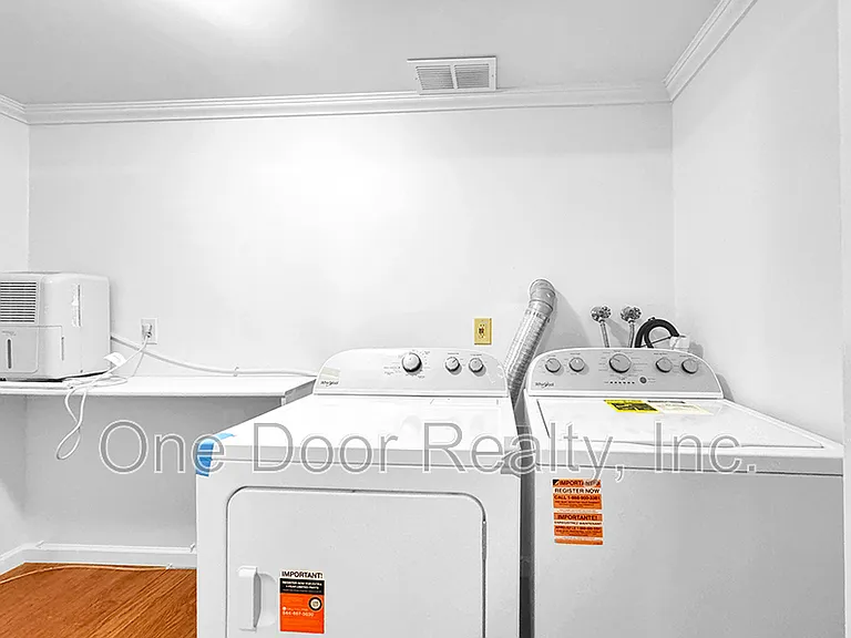 712 Powell St — Photo 16