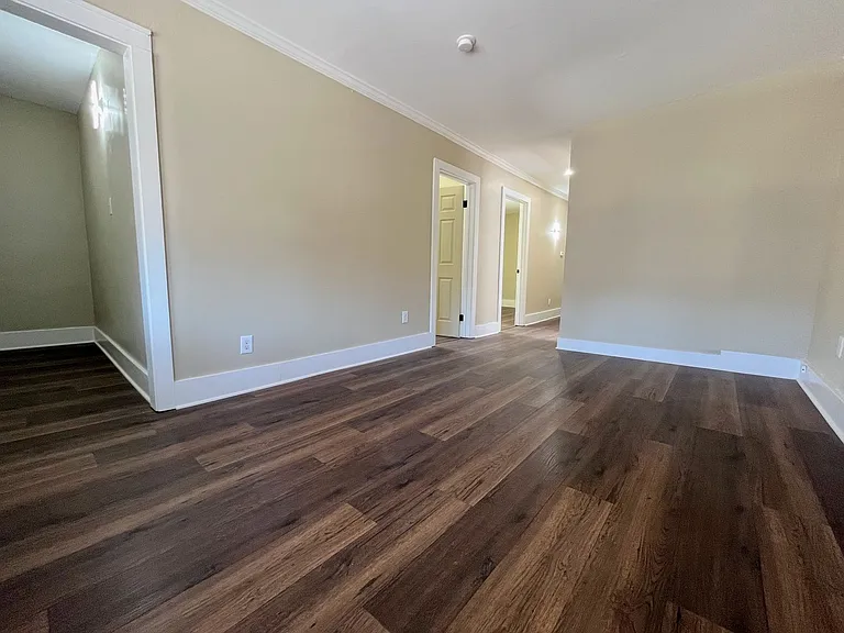501 Plymouth Ave — Photo 2