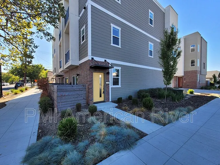 3348 S St — Photo 1