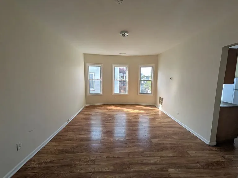 928 Hancock Ave #3L — Photo 6