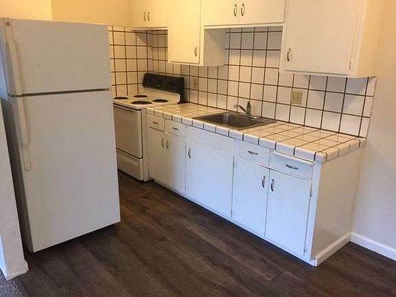 3rd image of 1104 Roewill Dr APT 6