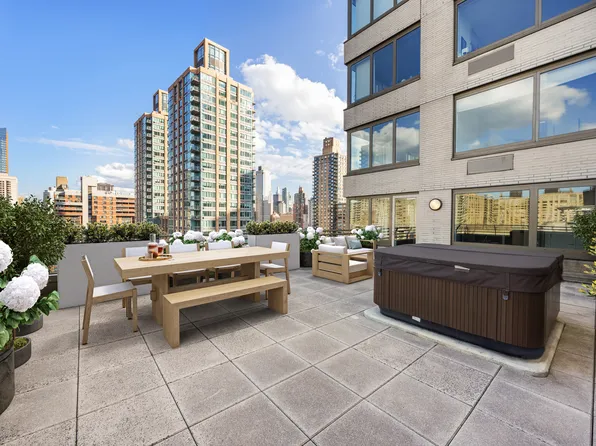 100 Riverside Boulevard image 2 of 20