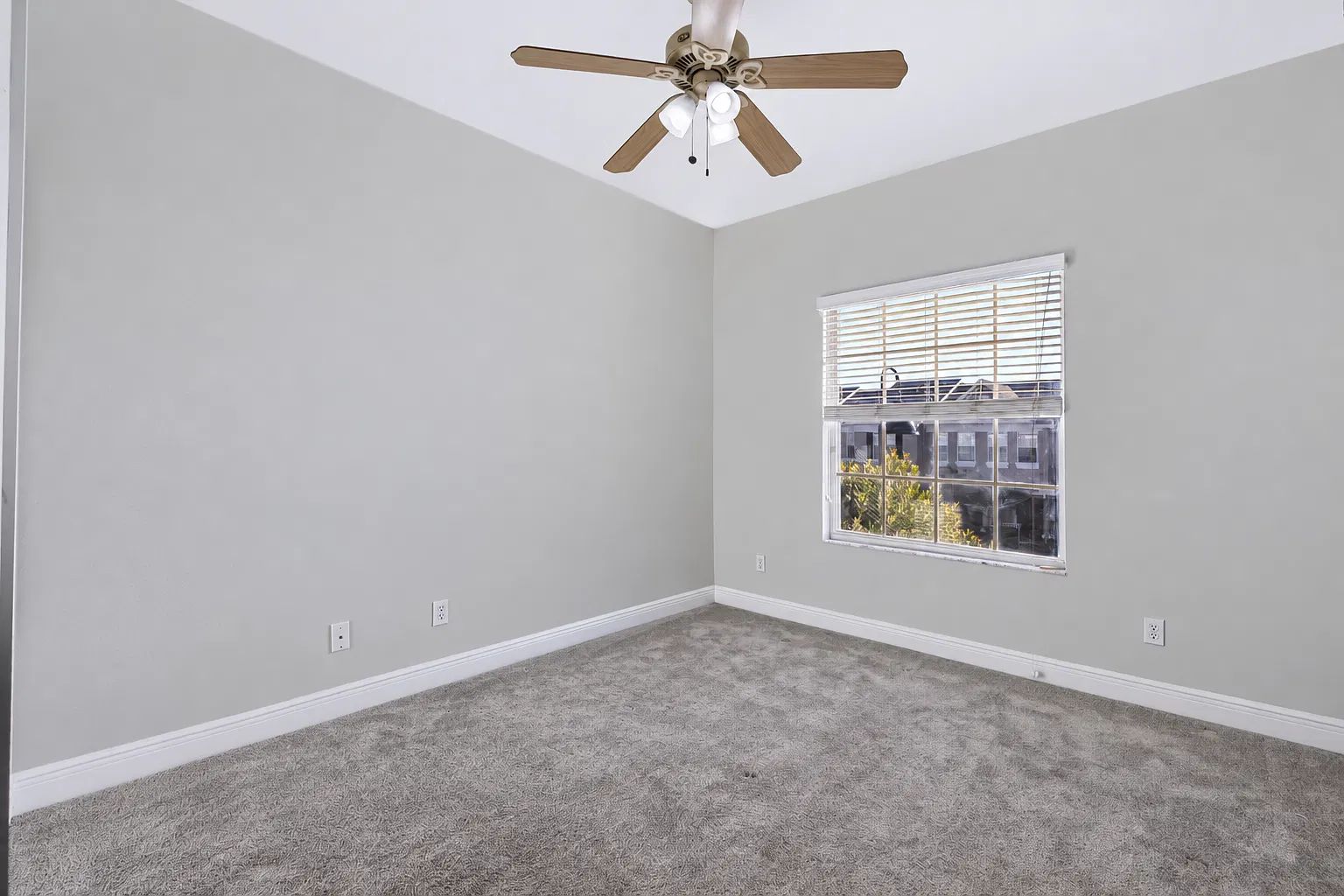 3 bed, 2.5 bath, 1705 sqft, $2,350 — Photo 4